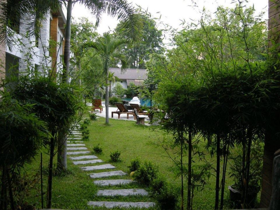 The Garden Pool 3*